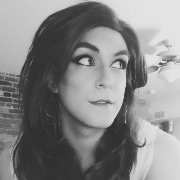 Meet your Posher, Hunter - Picture 1 of 1